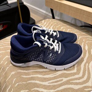 New Balance 711 in Navy and White